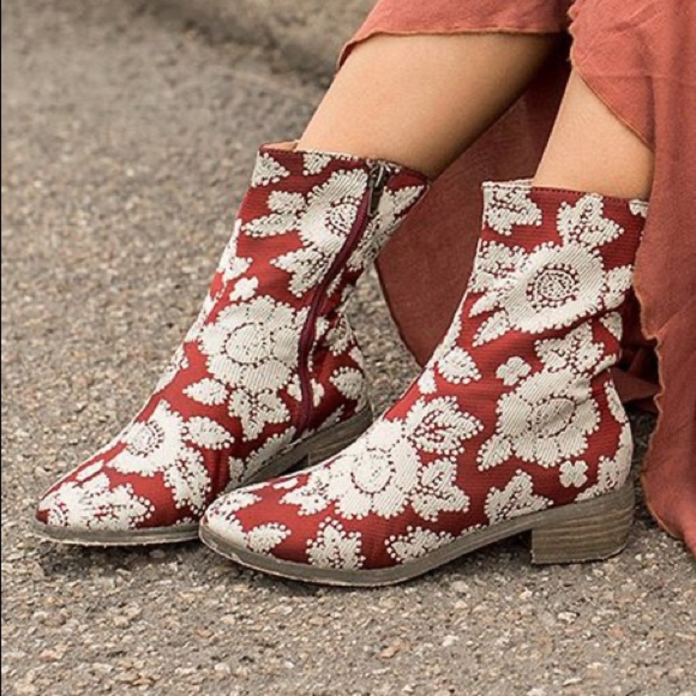 Joyfolie Red Floral Wren Booties - Girls Size 1
